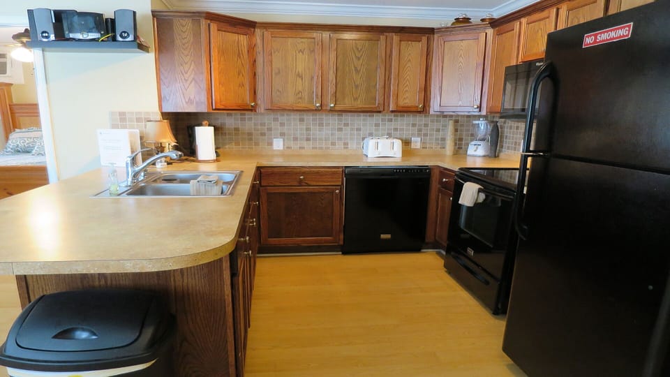 Beach Walk 1 kitchen 1.jpg