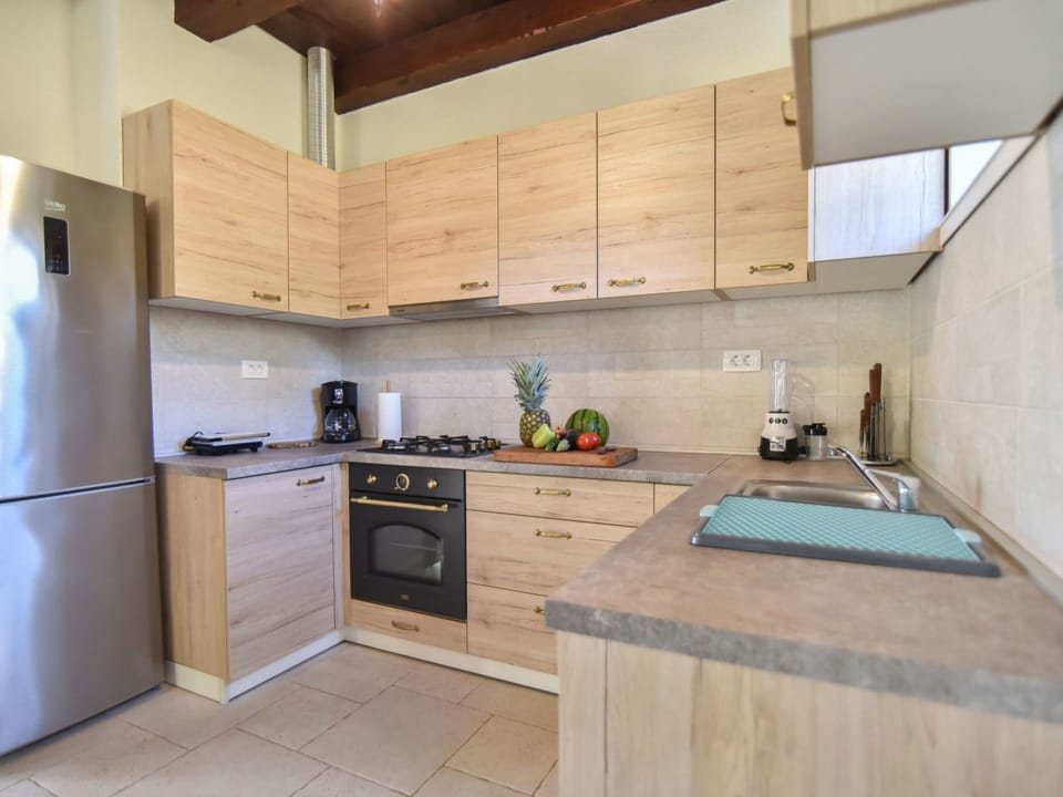Property, Room, Kitchen, Countertop, Cabinetry, Building, Furniture, House, Interior Design, Real Estate