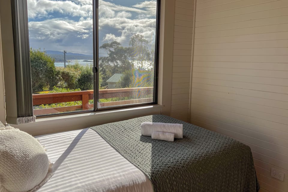 King single bedroom with water views
and a trundle