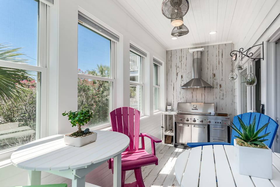 2nd Floor - 🔥 Enclosed balcony with built-in grill