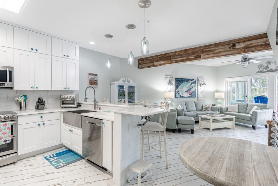 2nd Floor - 🍽️ Open-concept kitchen, dining, and living area