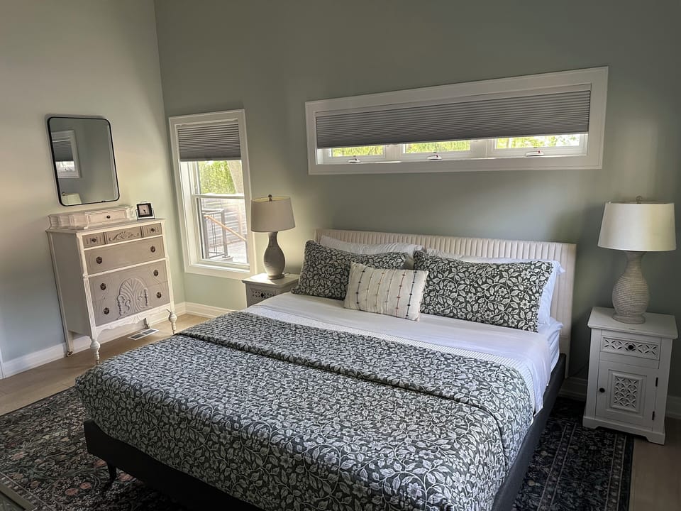 Master bedroom - great lighting but also has black out shades.