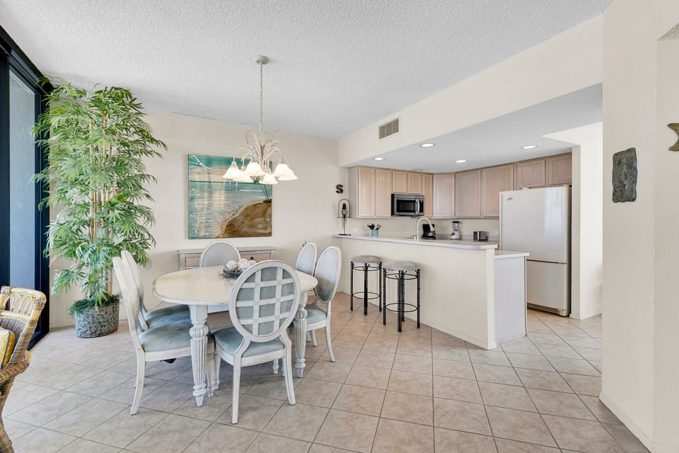 Dining/Kitchen