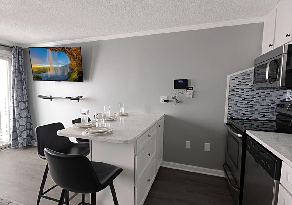 The living room has a 50" Smart TV.