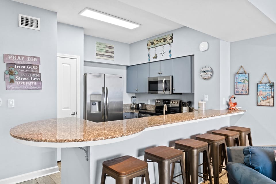 Kitchen with Breakfast Bar
