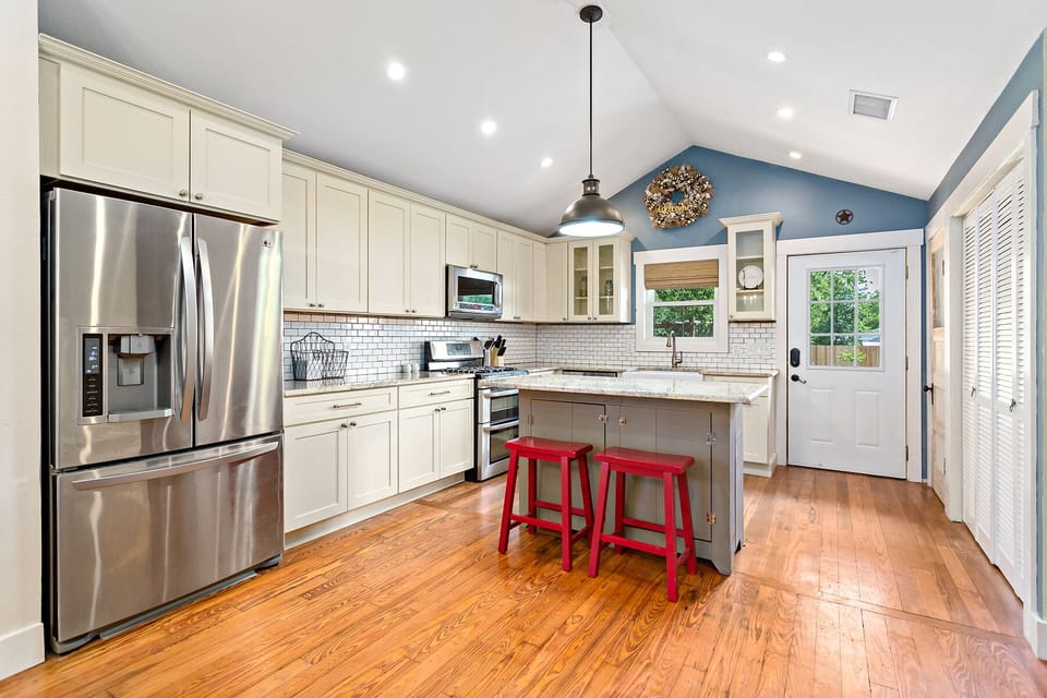 Allie's Spot - Kitchen