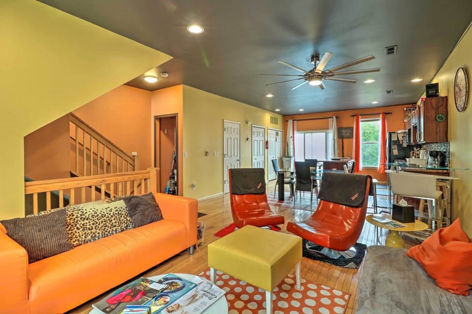 Living Room | Central A/C & Heating | Free WiFi