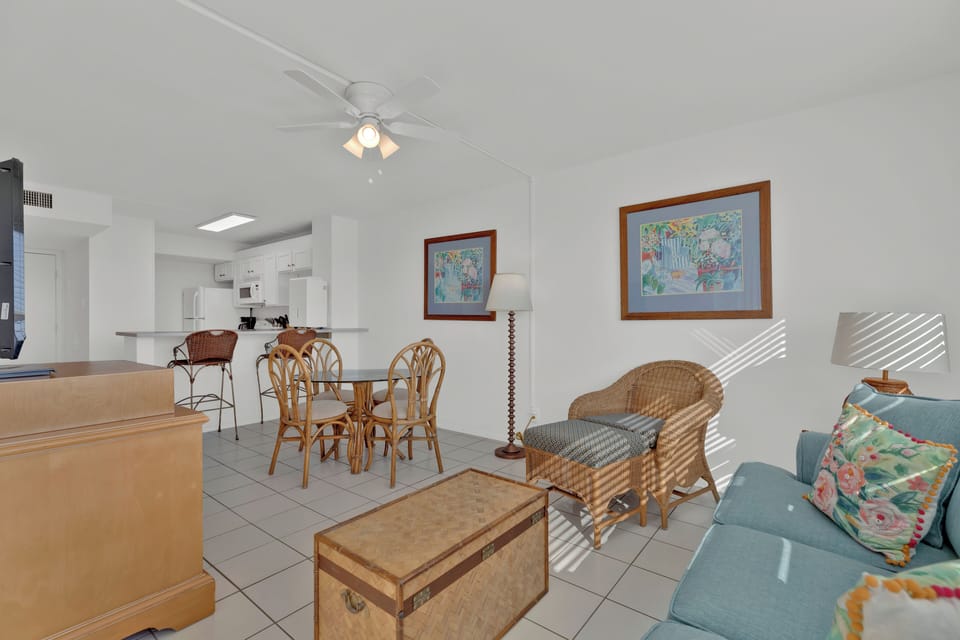 Living/Dining Area