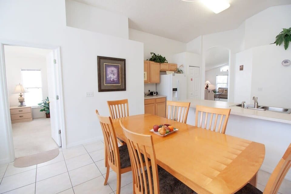 Beautiful kitchen table with a view all around and good conversation.