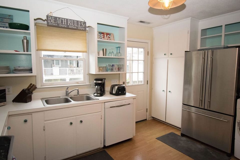 Fully stocked kitchen and large fridge! 