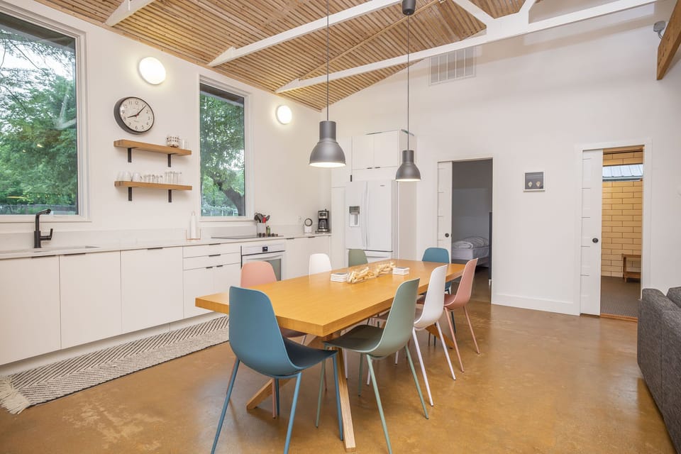 Dine-in kitchen (8)