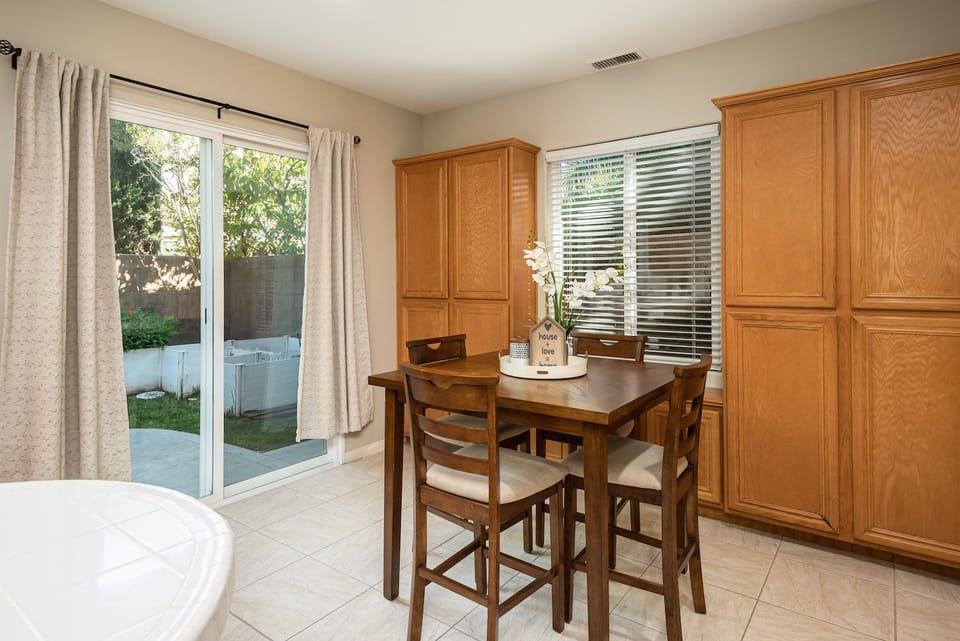 Breakfast Nook