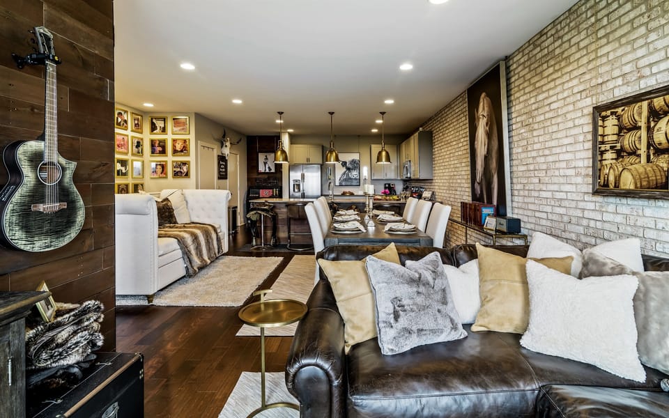 Accommodations perfect for those in search of an unforgettable luxury indulgence. Permit: 2020018513