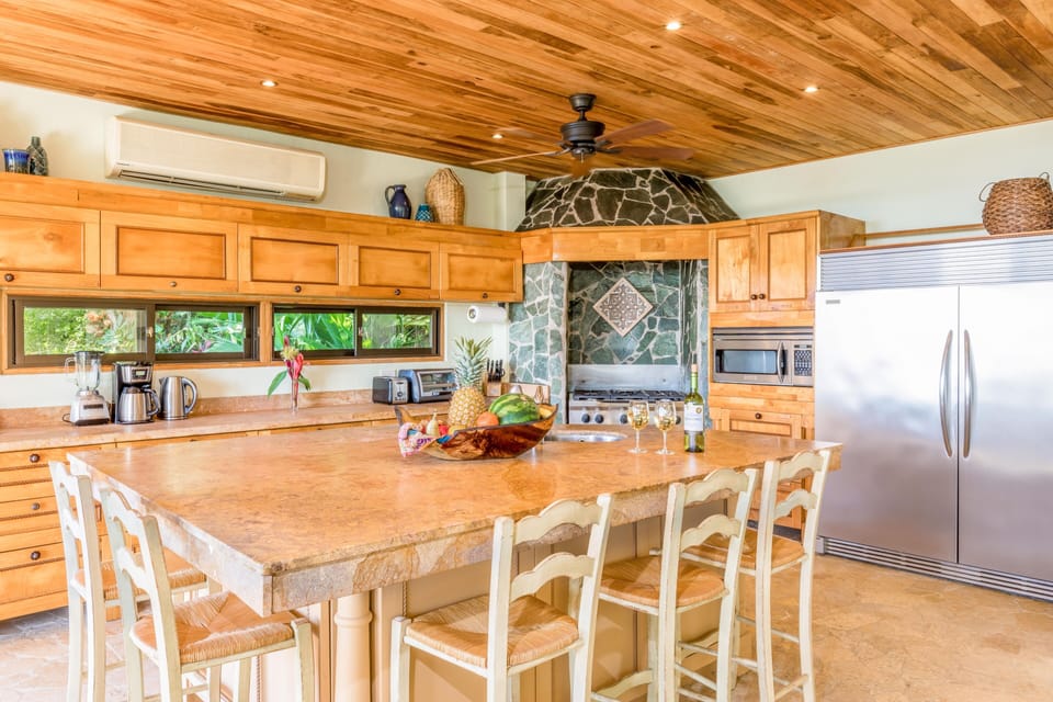 Large gourmet kitchen with everything you need