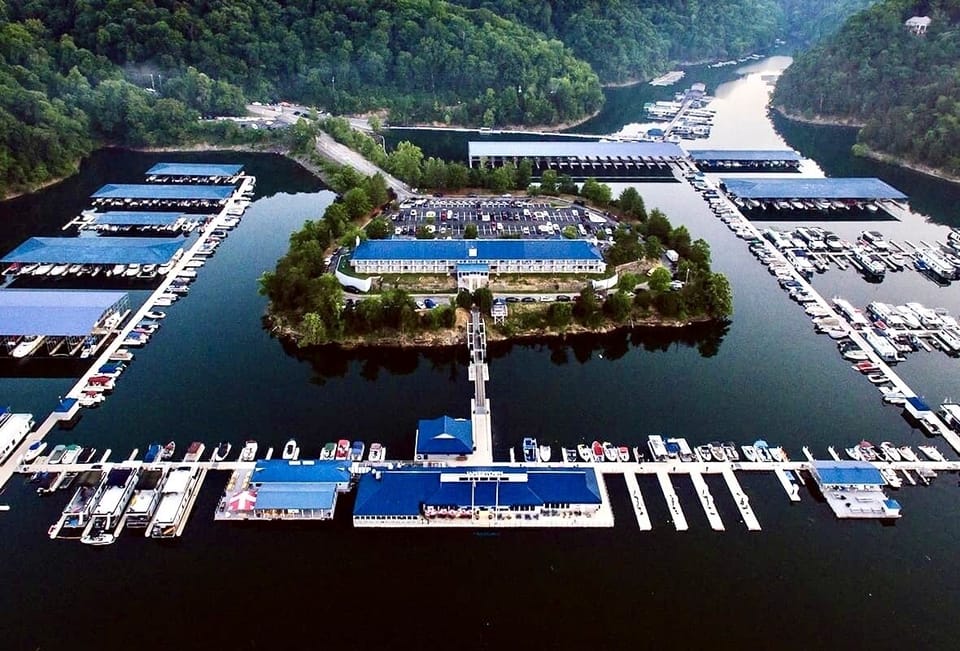 A stone’s throw from Safe Harbor Jamestown Marina-a 2 mile drive on the road.