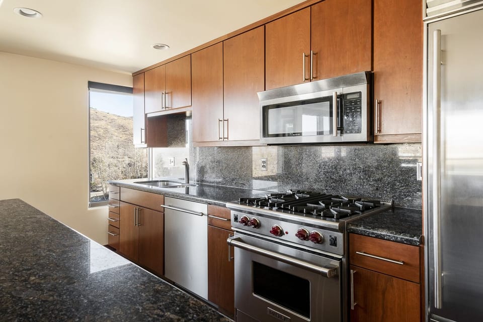 Fully equipped chef's kitchen