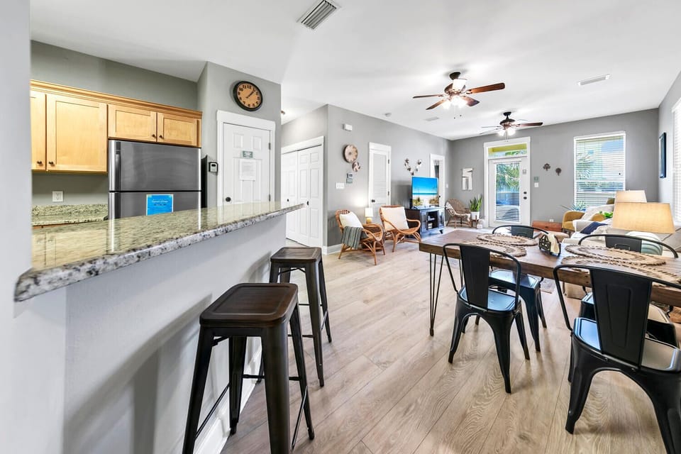 Eat-in bar seating