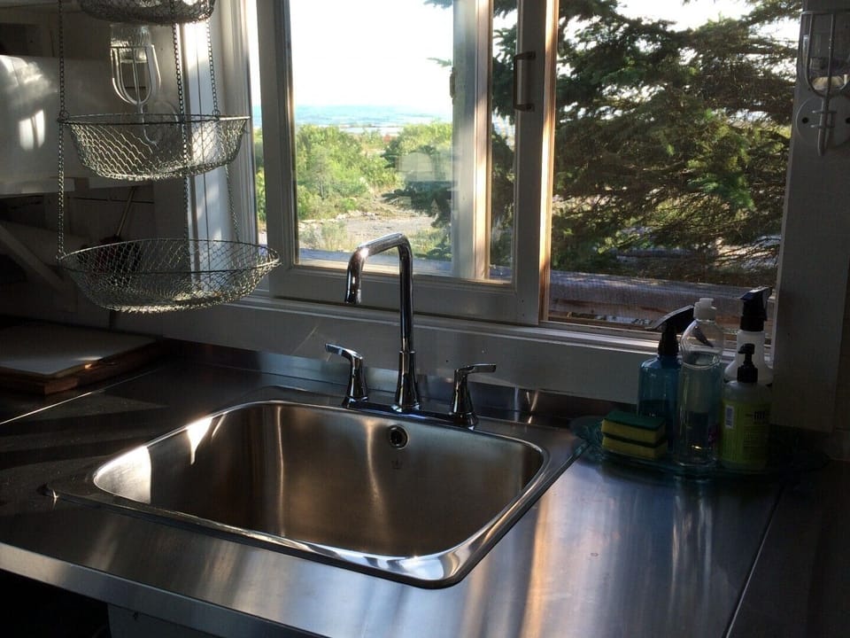 big sink for washing up - no water pumped in, just drains at this time