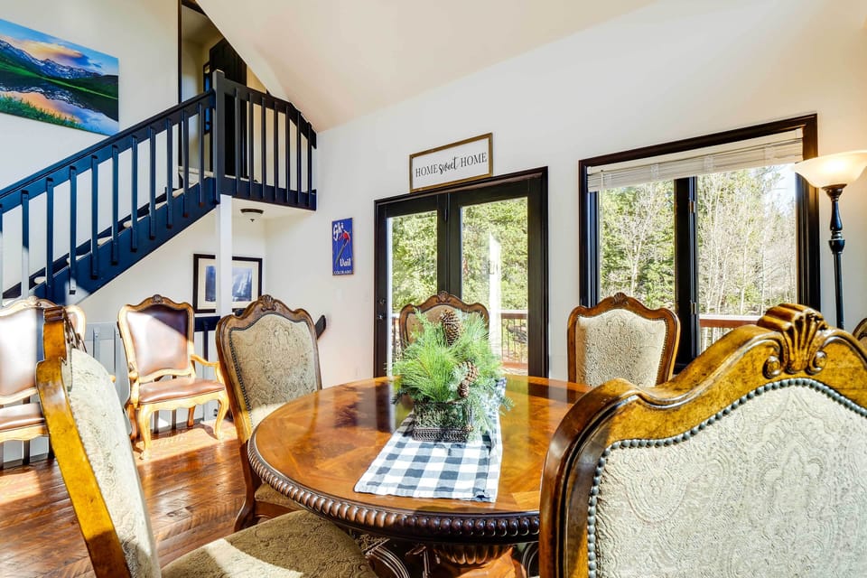 Dining Area | Dining Table