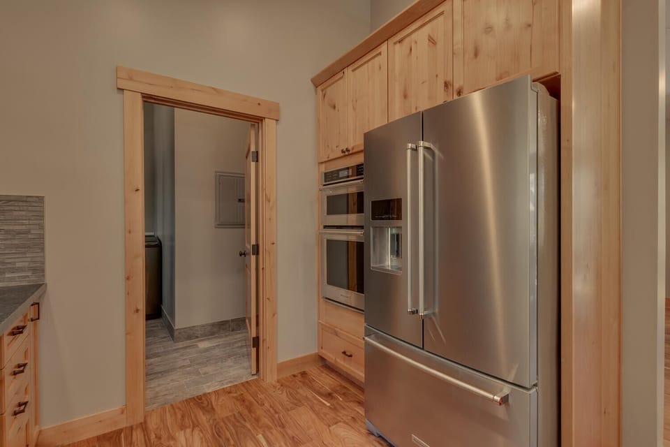 - Stainless steel appliances and double oven  
- Spacious fridge with water and ice dispenser  
- Everything you need for extended stays