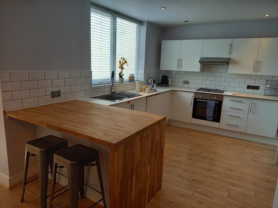 Small breakfast bar.