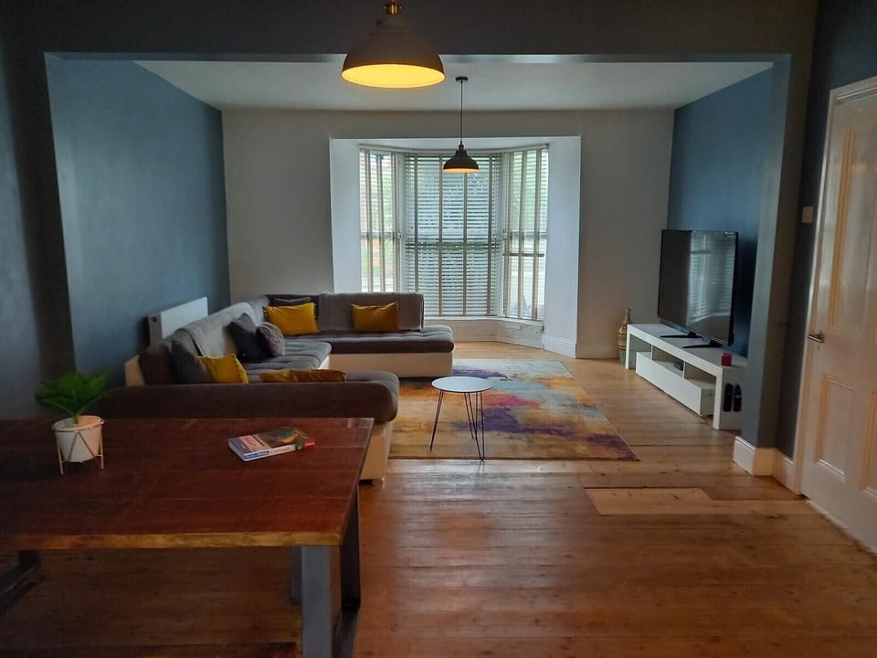 Open plan living diner. Shame no pets are allowed as you could swing a cat 