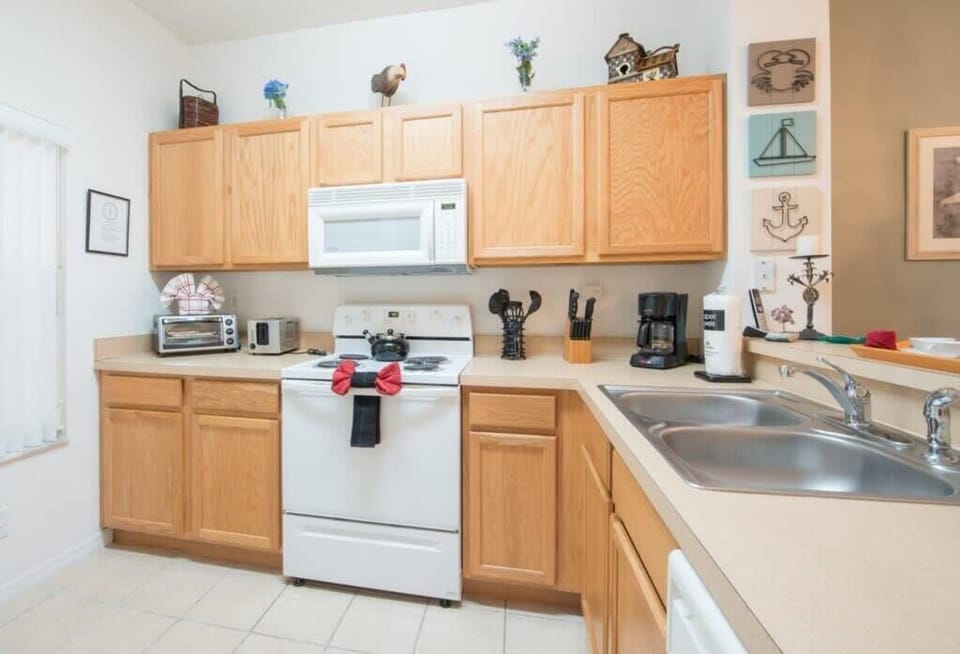 A well-equipped kitchen ready for all your meals.