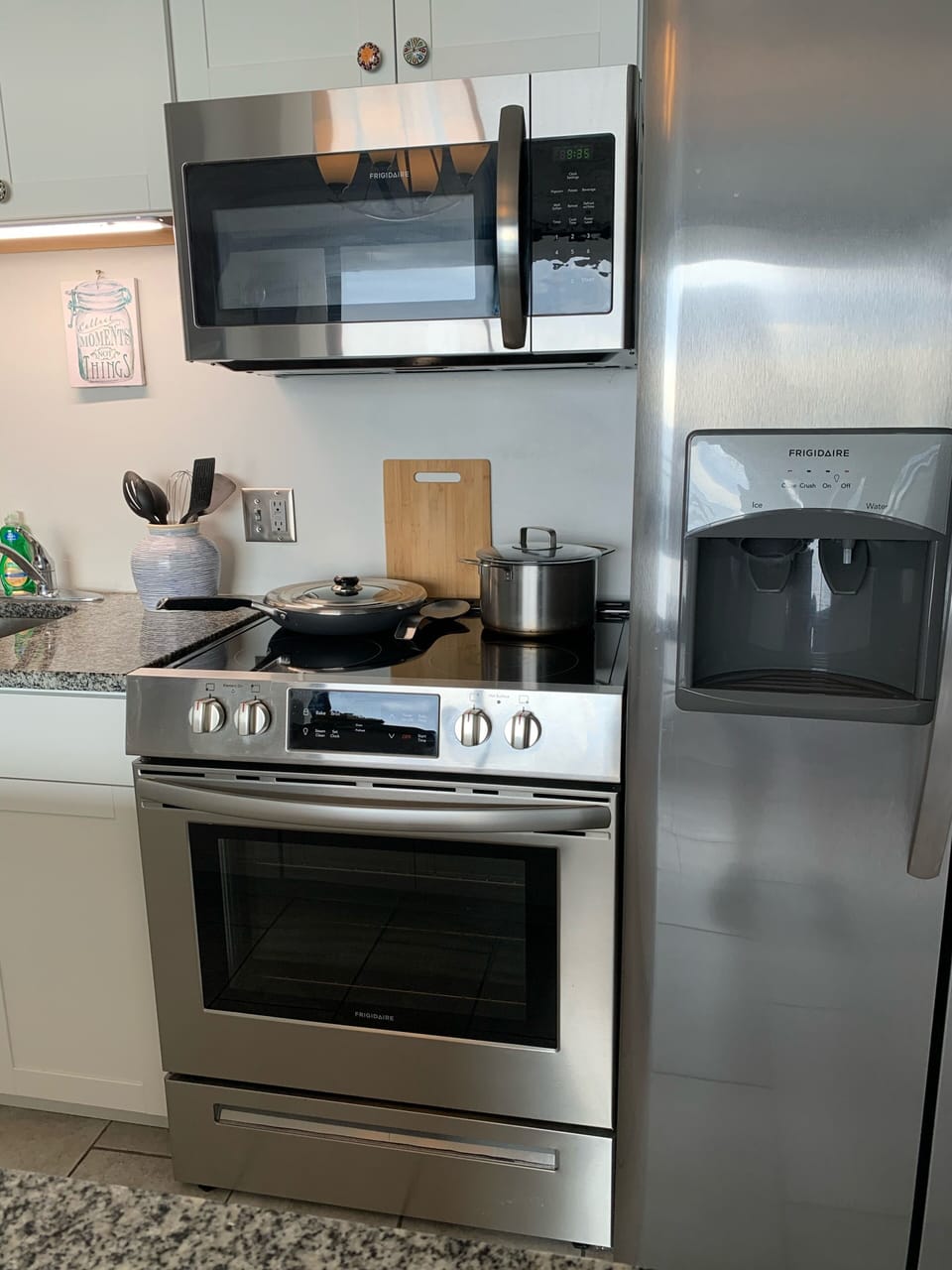 Full sized range and microwave; excellent cookware.