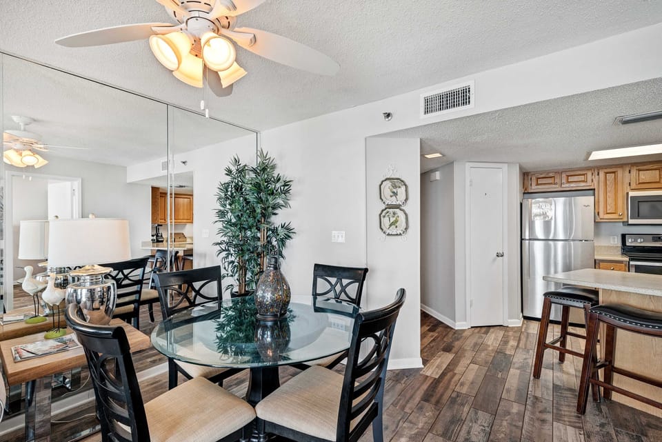 Dining Nook for 4 and Extra Seating at the Breakfast Bar
