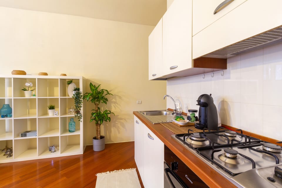 The fully equipped kitchen + DOLCE GUSTO machine
