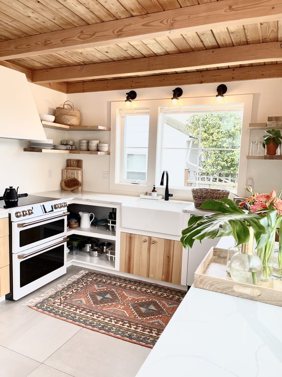 Full kitchen