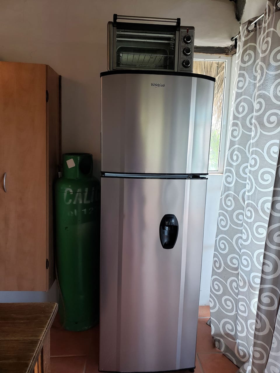 Fridge and toaster oven