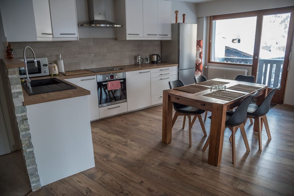 full kitchen
