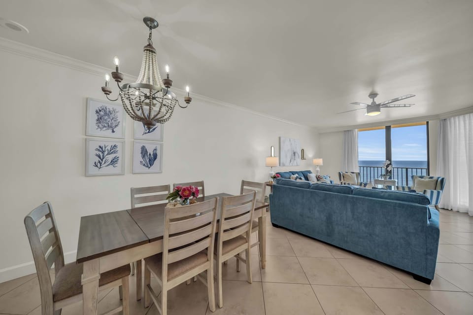 Dining room with seating for 6