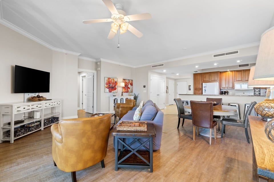 Living Room/Dining Area