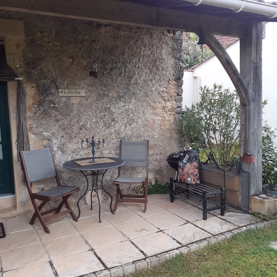Wine and dine al fresco