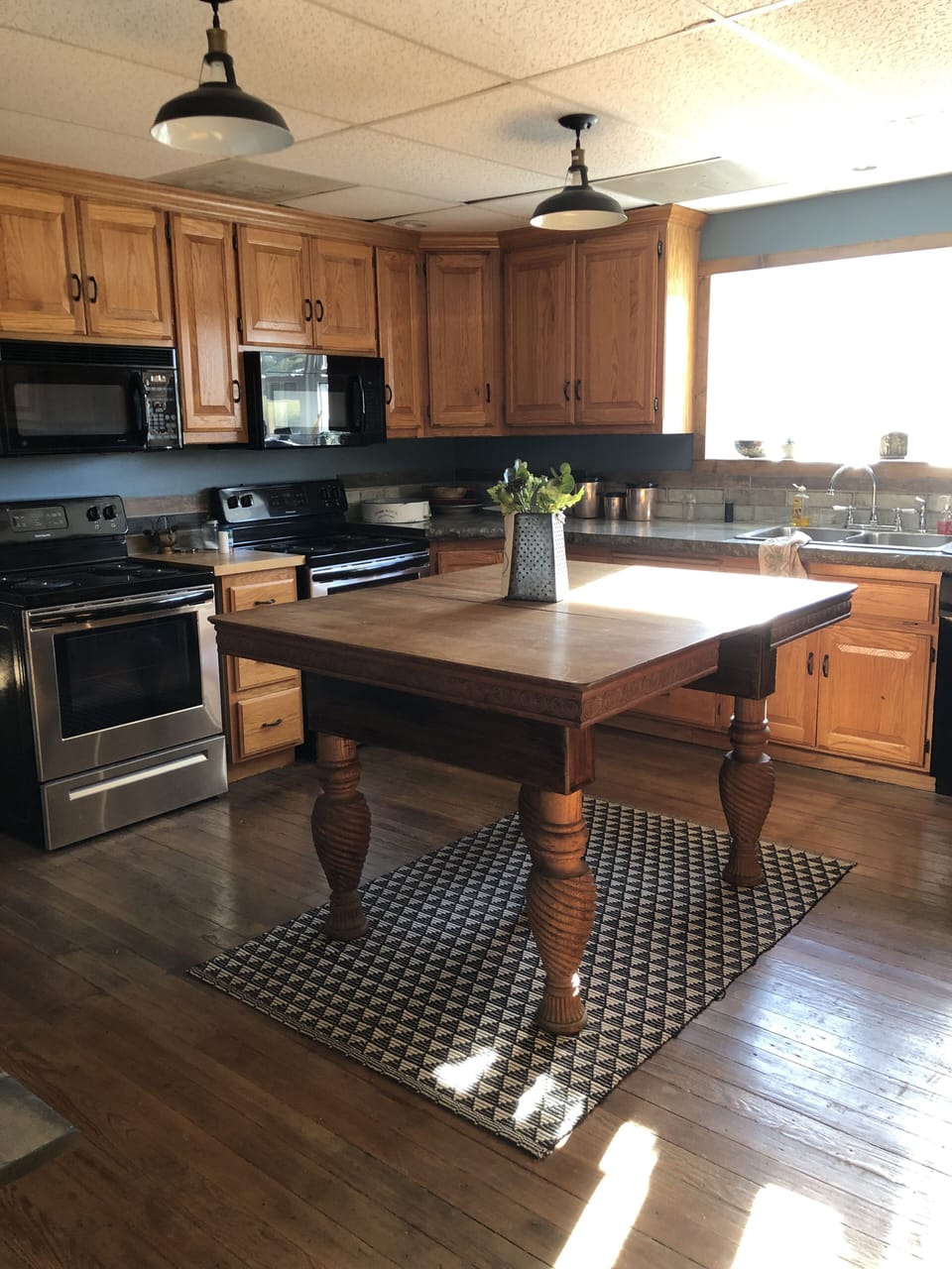 full sized kitchen 