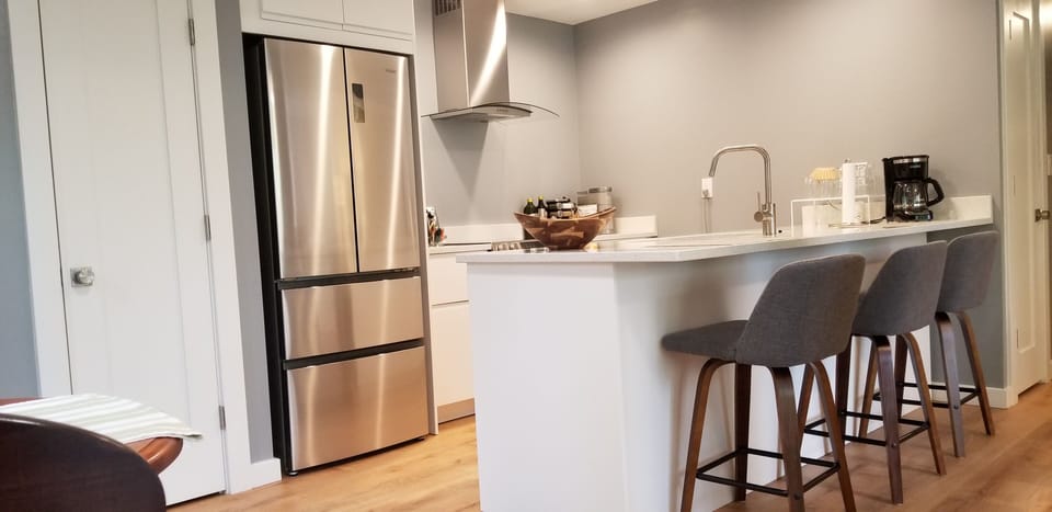 Fully stocked kitchen with all the necessary appliances. 