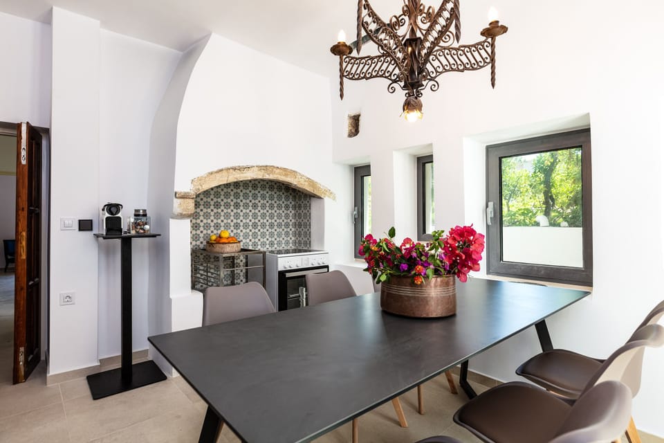 Enjoy romantic dinners in the al fresco dining area.