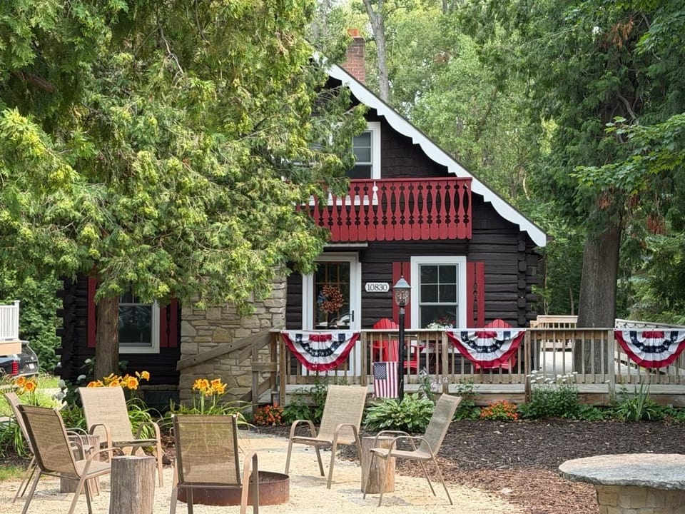 Stay at the Charming Log Cabin AND Walk to Sister Bay 