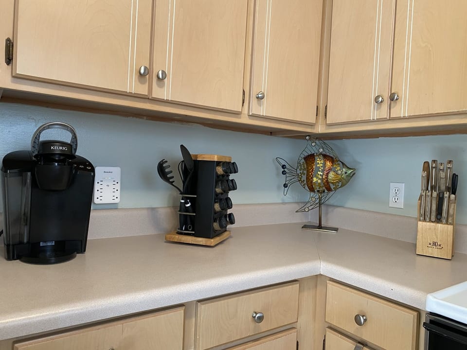 Keurig & traditional coffee marker provided.