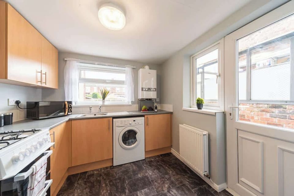GLAM FULLY EQUIPPED KITCHEN 