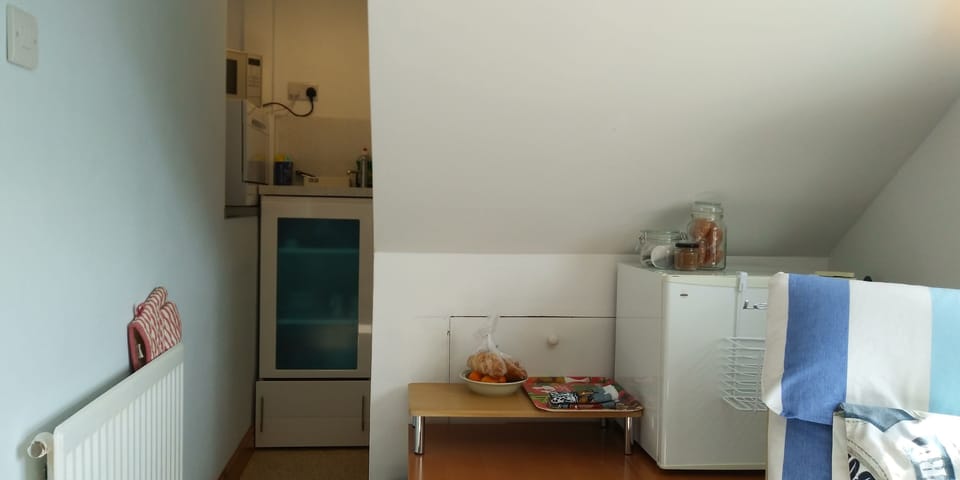 kitchenette area in alcove
