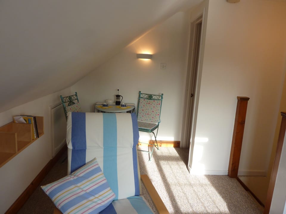 dining/sitting space