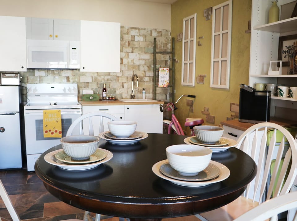 Eating area & kitchen.