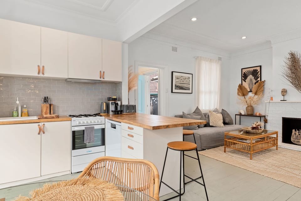 kitchen - lounge 