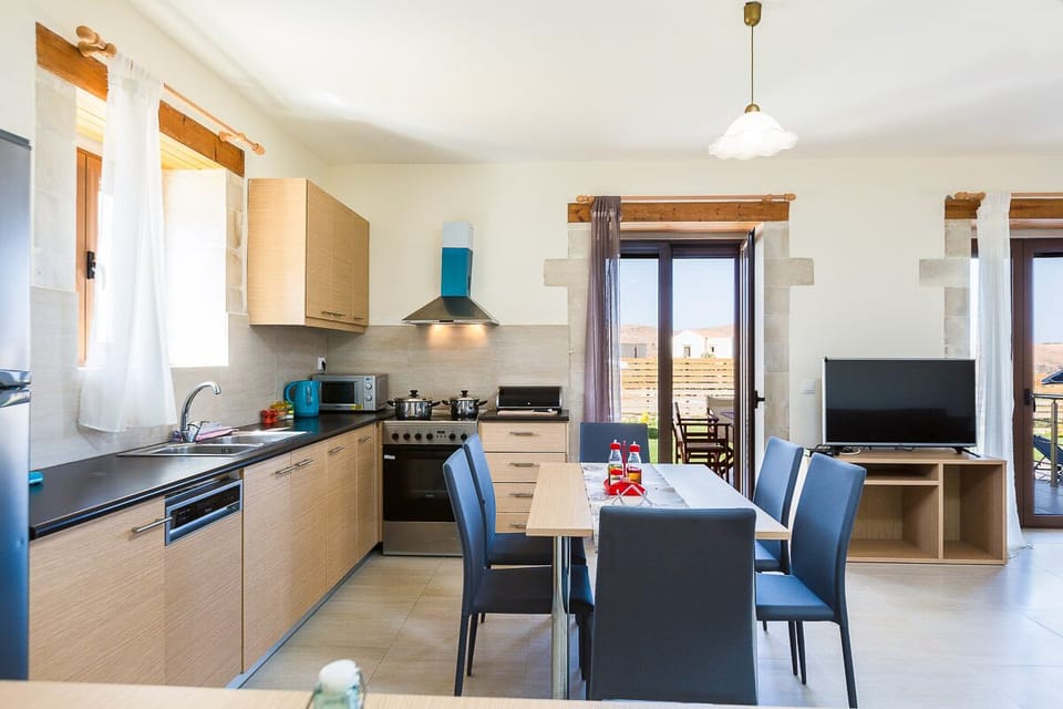 The kitchen is totally functional and fully equipped!