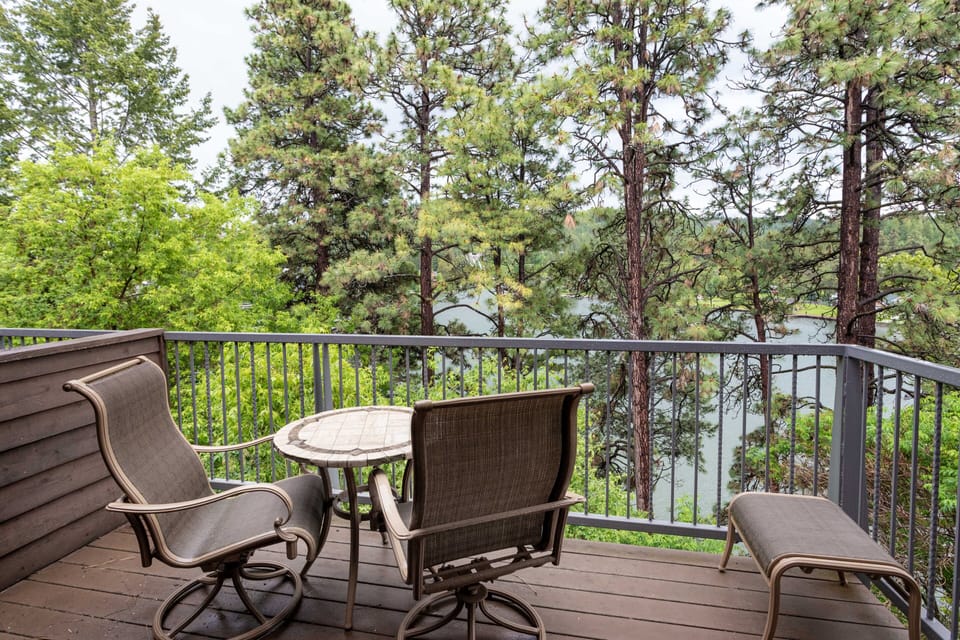 Have a coffee or cocktail on the balcony | Exterior