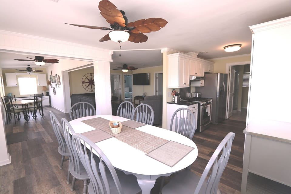 Easy Seating for 8 - Open Concept