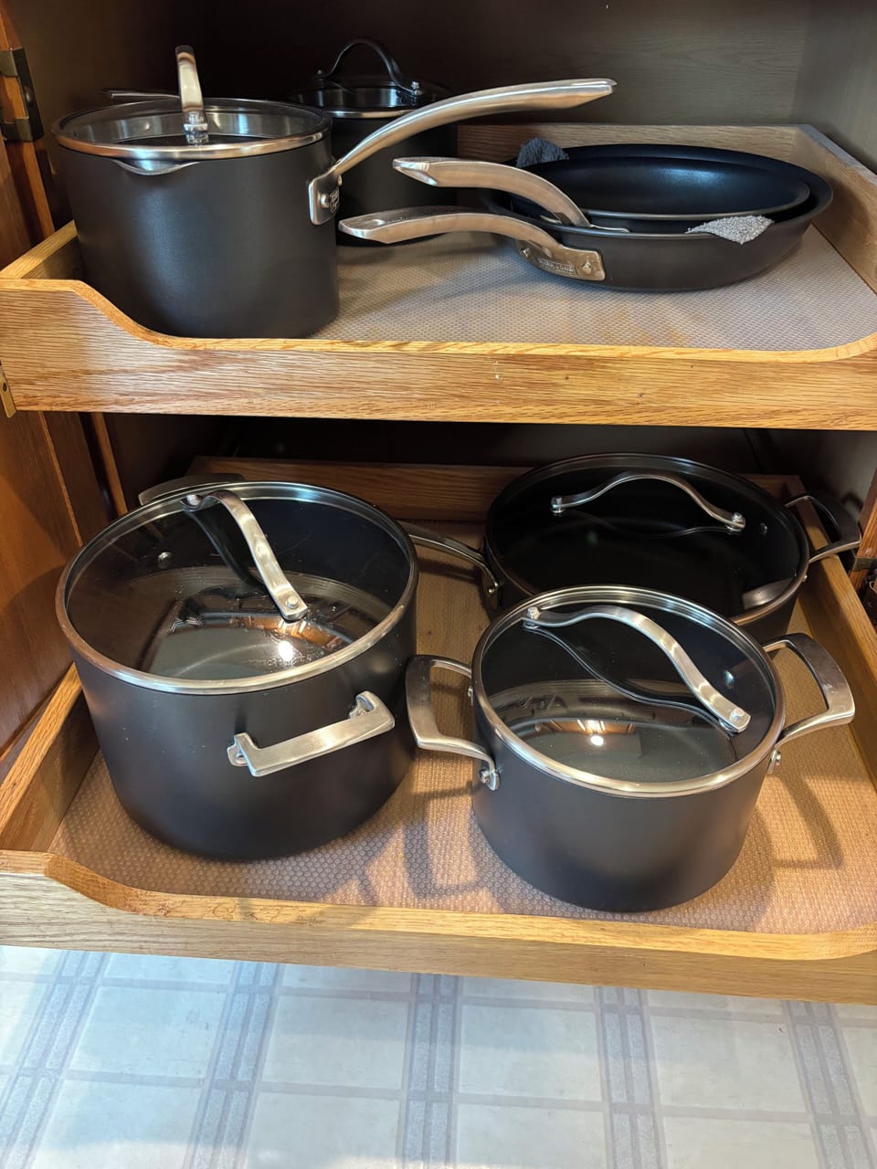 Fully stocked kitchenware 